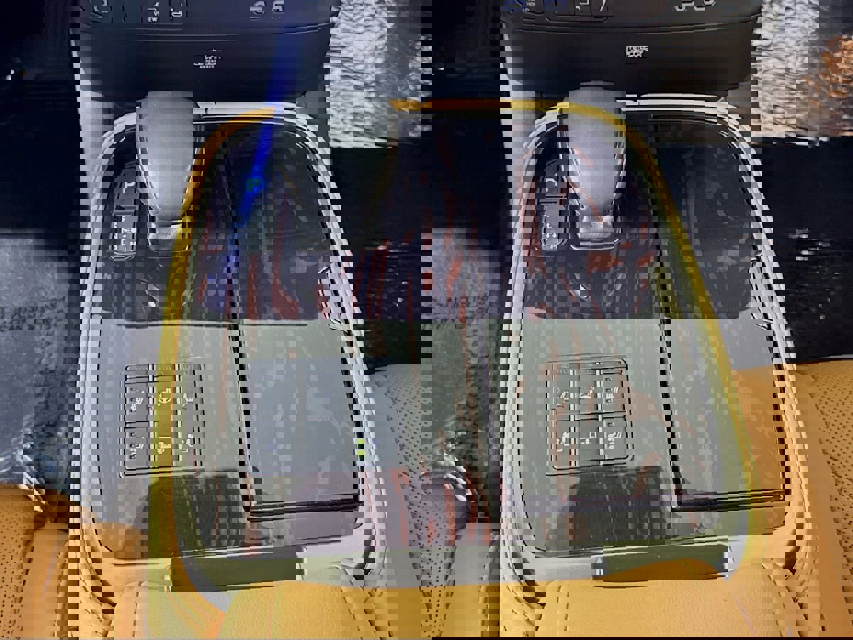 Used 2024 Lexus LS 500 w/ Interior Upgrade Package image 19