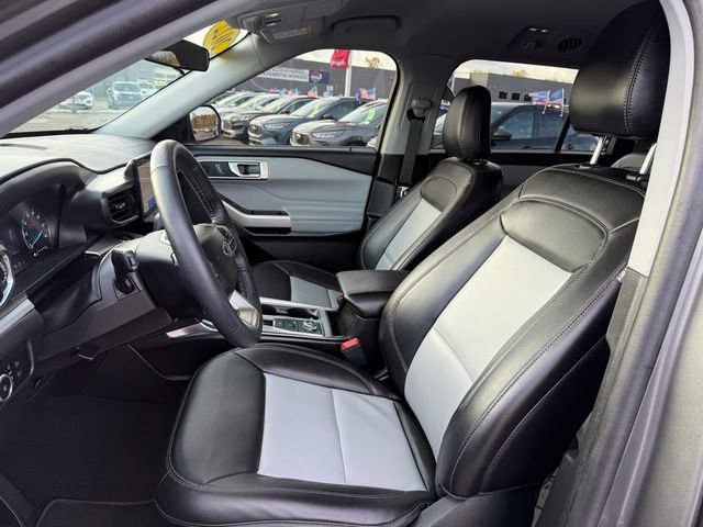 Certified 2023 Ford Explorer XLT w/ Equipment Group 202A image 6