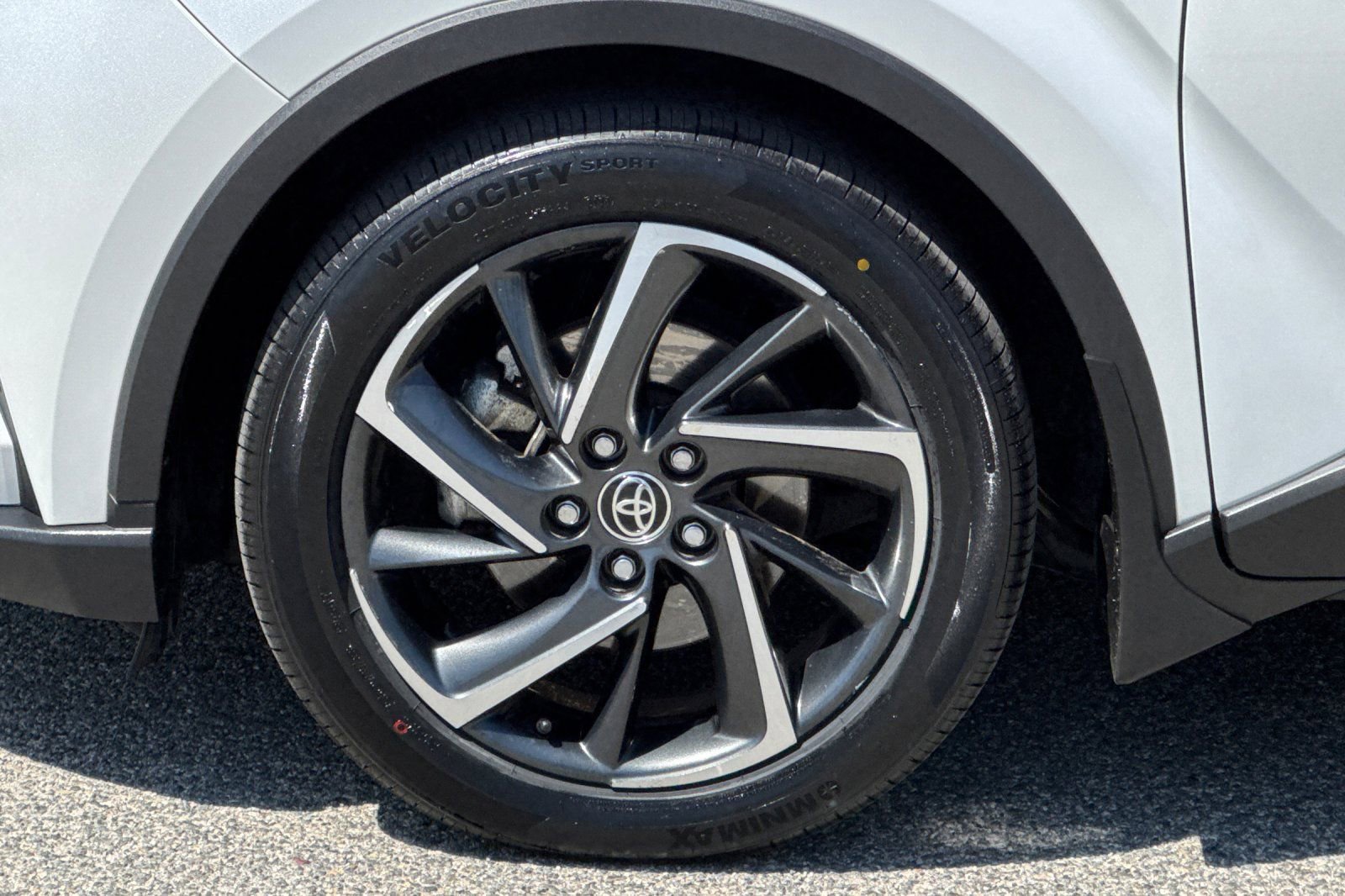Used 2022 Toyota C-HR Limited FWD image 25