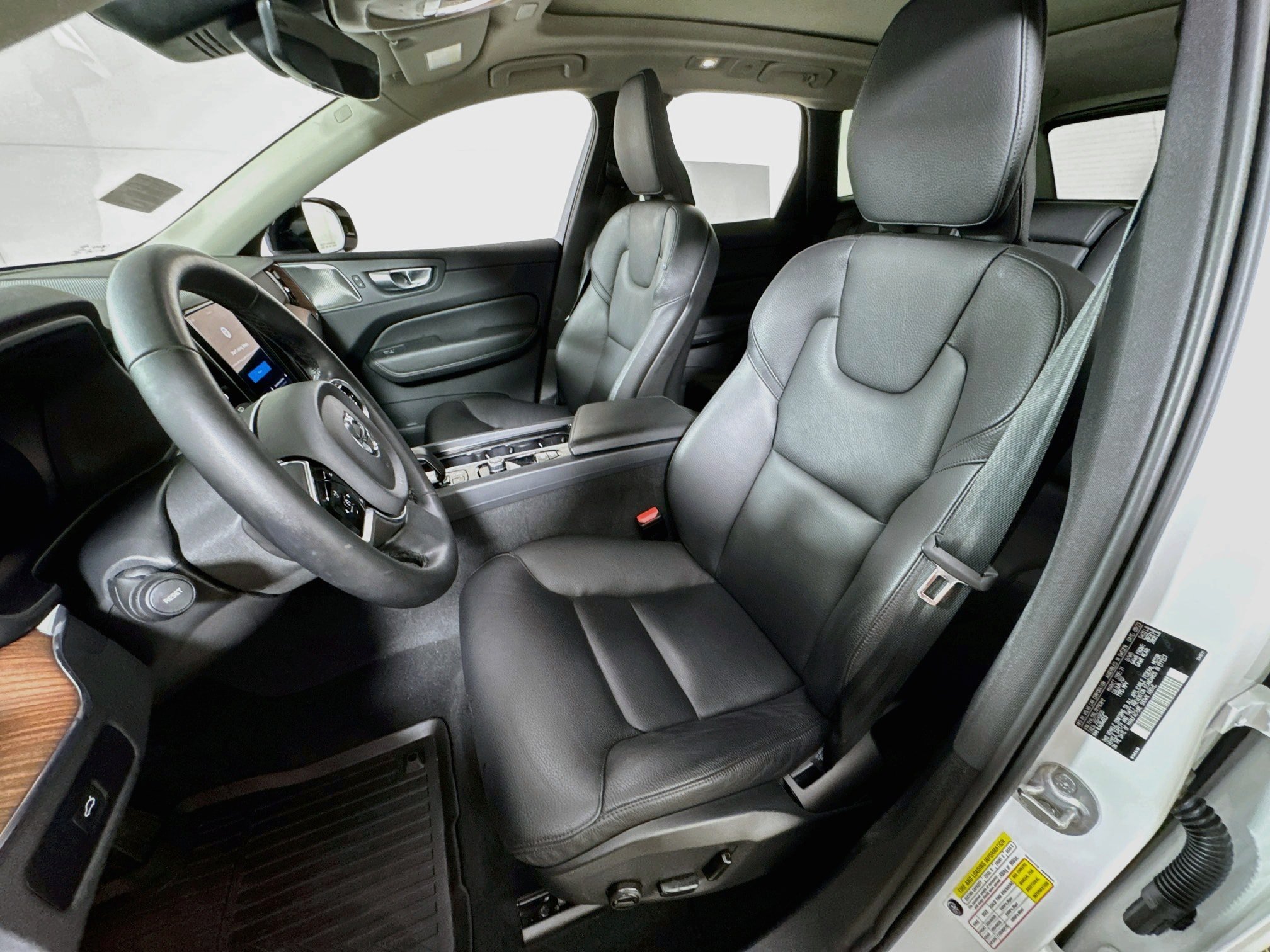 Used 2024 Volvo XC60 B5 Plus w/ Protection Package Premier AWD/4WD image 15