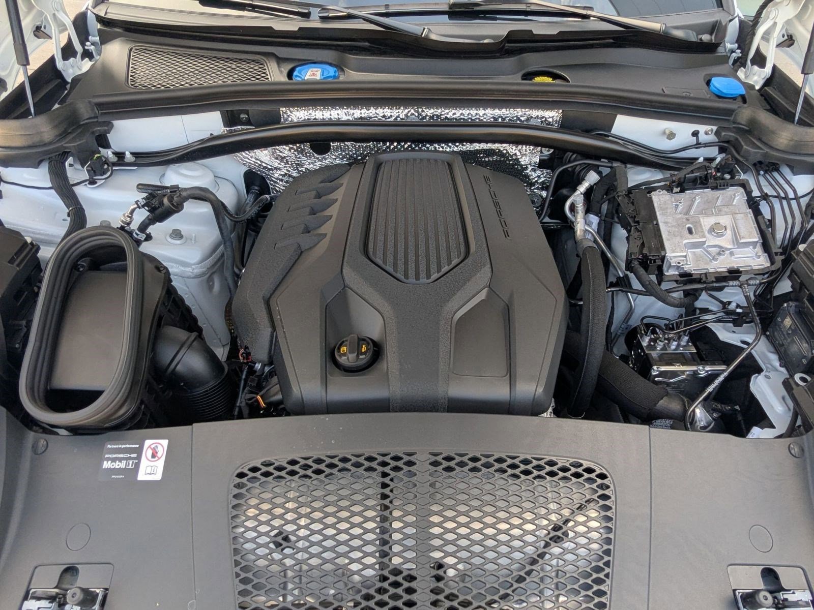 New 2026 Porsche Macan image 28