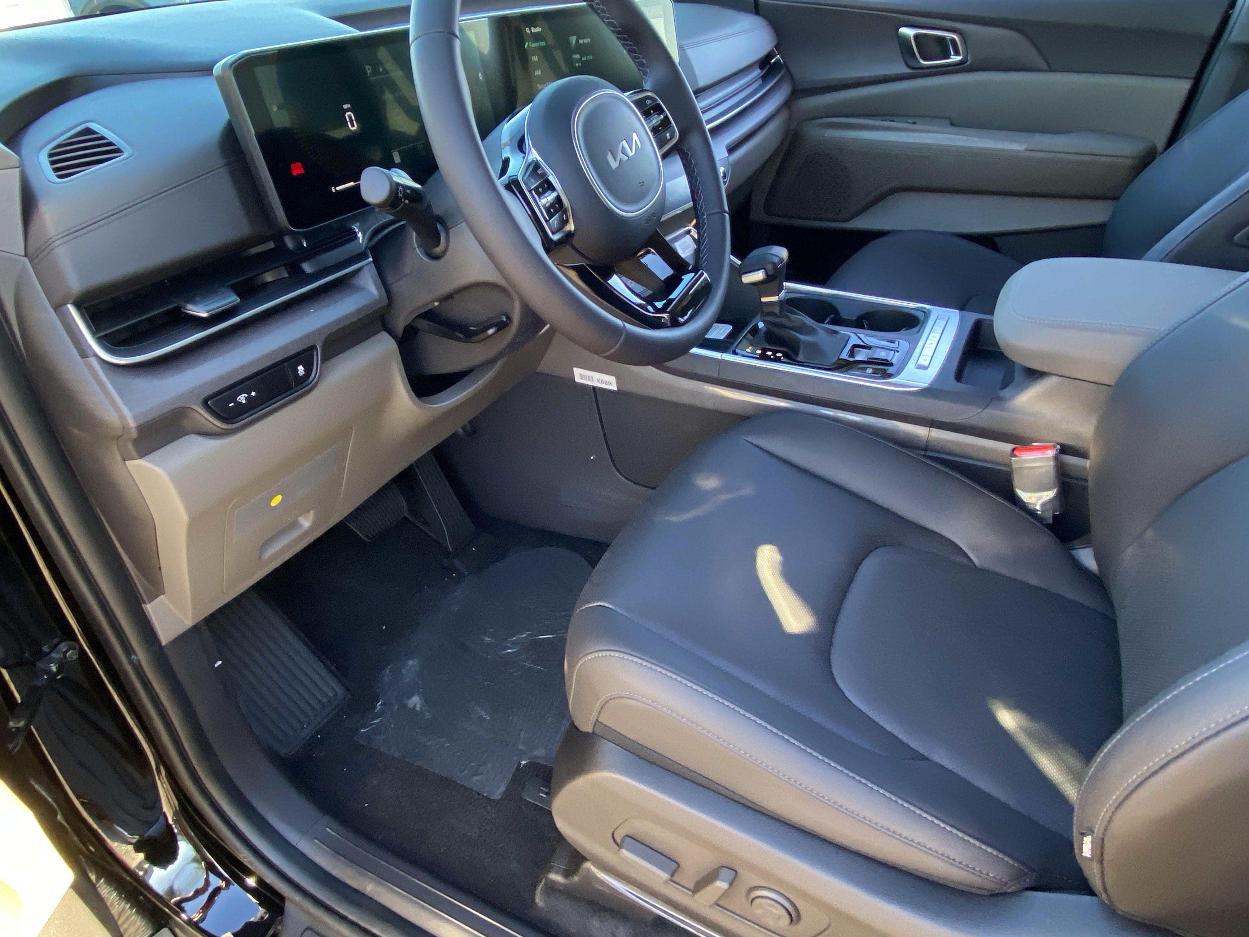 New 2026 Kia Carnival EX FWD image 16