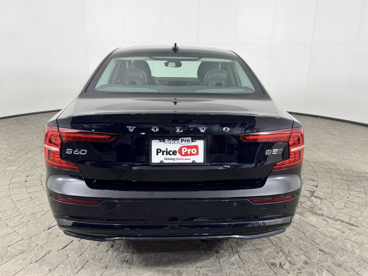 Used 2024 Volvo S60 B5 Plus image 5