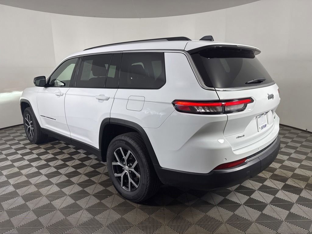 Used 2023 Jeep Grand Cherokee L Limited AWD/4WD image 10