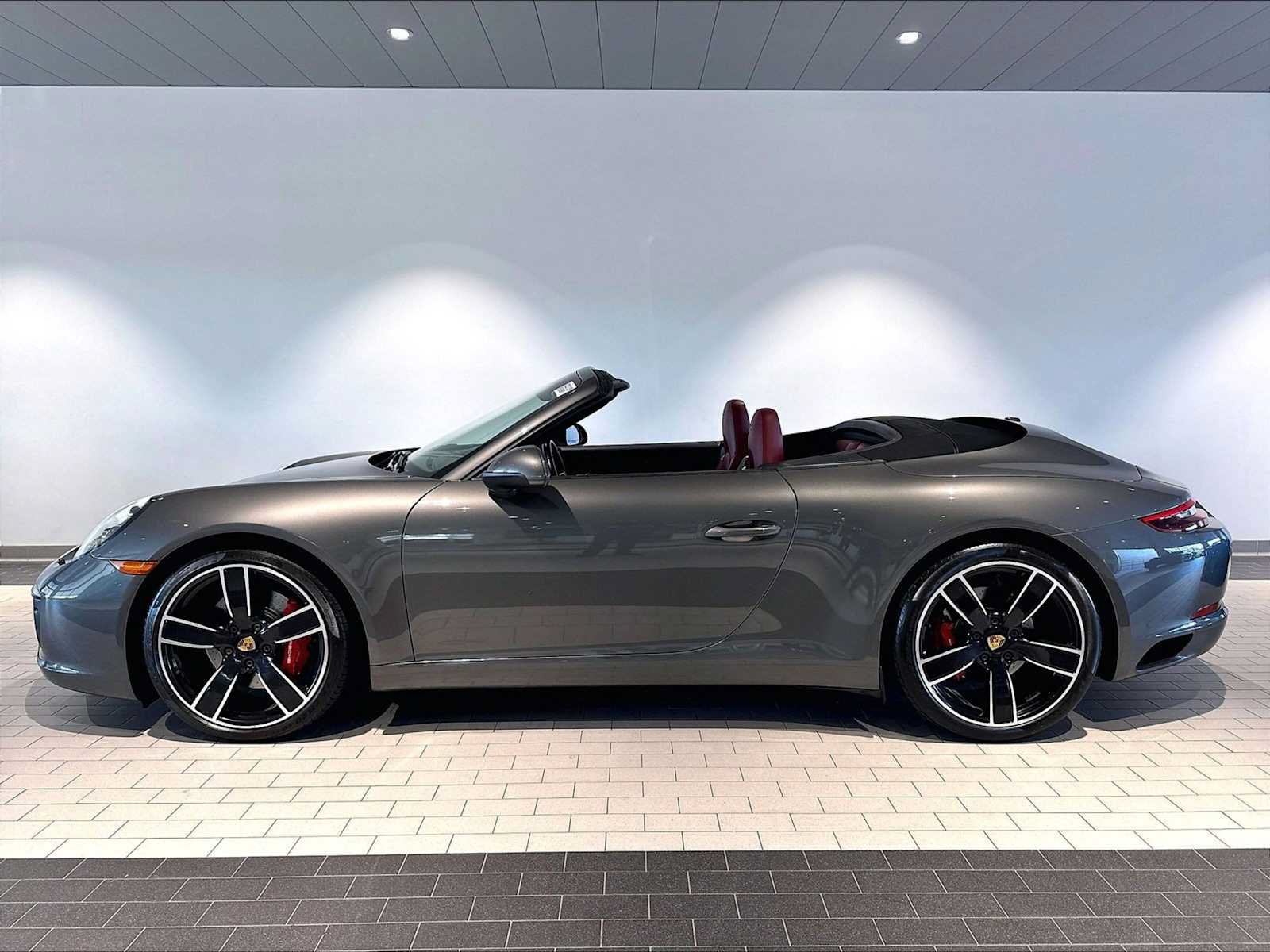 Used 2017 Porsche 911 Carrera S RWD image 2