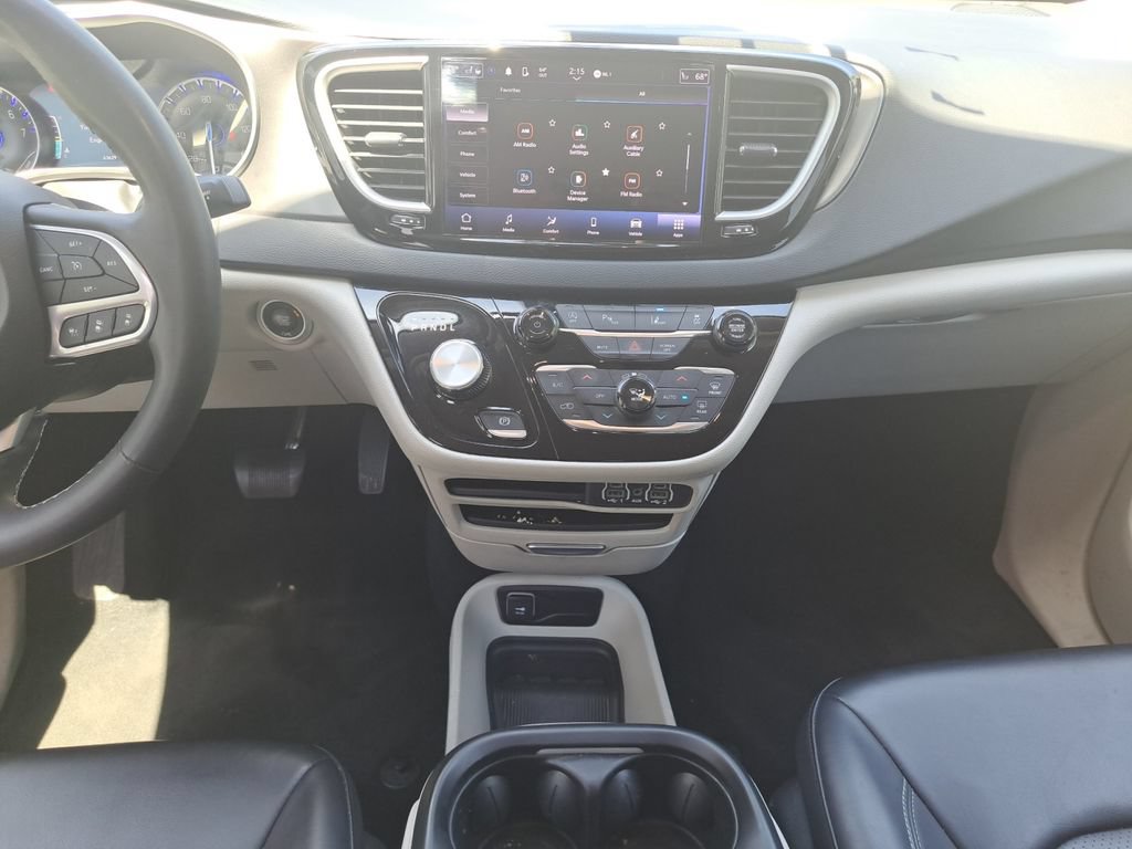 Used 2023 Chrysler Pacifica Touring-L FWD image 12