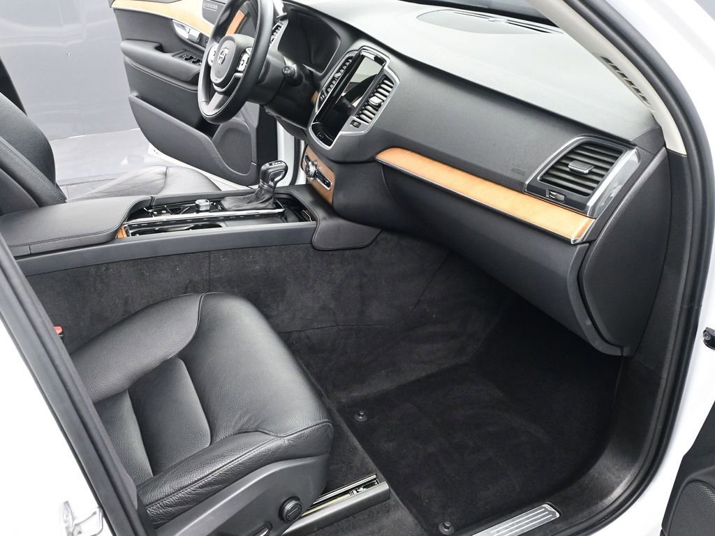 Used 2022 Volvo XC90 T6 Momentum w/ Climate Package AWD/4WD image 19