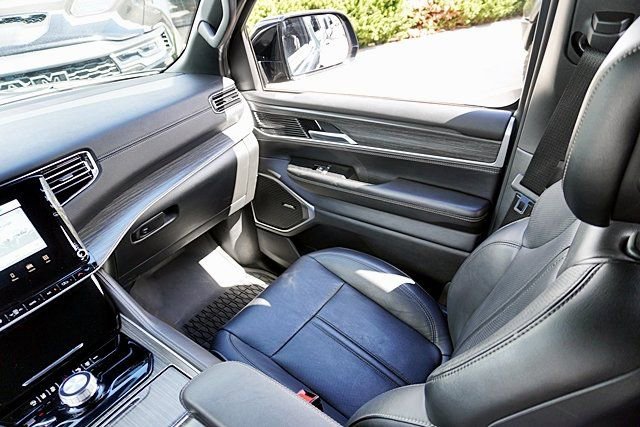 Used 2023 Jeep Wagoneer Series II w/ Premium Group I AWD/4WD image 24