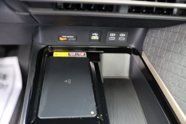 Used 2025 Toyota Camry XLE image 29