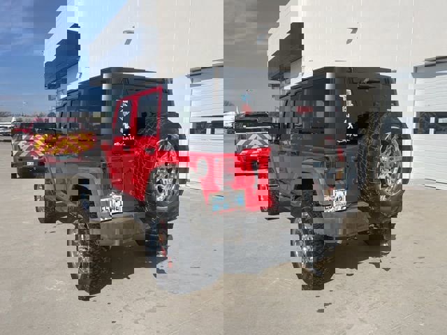 Used 2015 Jeep Wrangler Unlimited Rubicon w/ Connectivity Group image 5