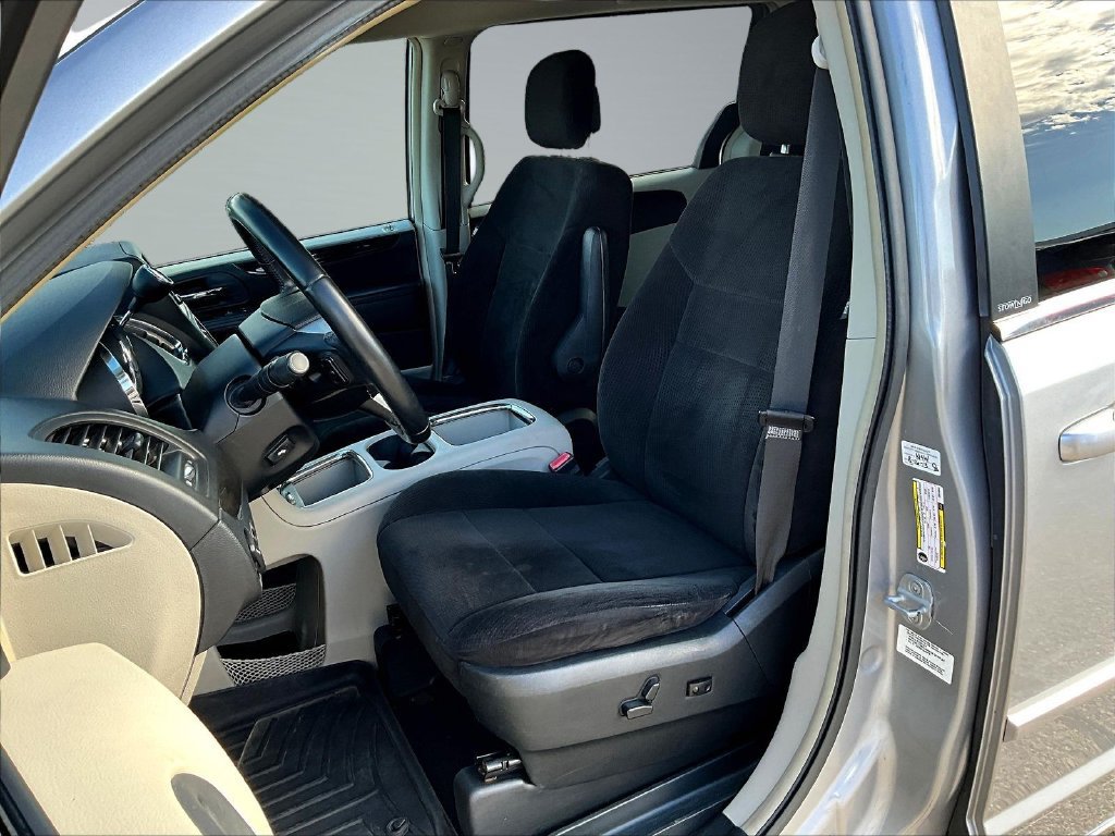 Used 2013 Dodge Grand Caravan Crew FWD image 23