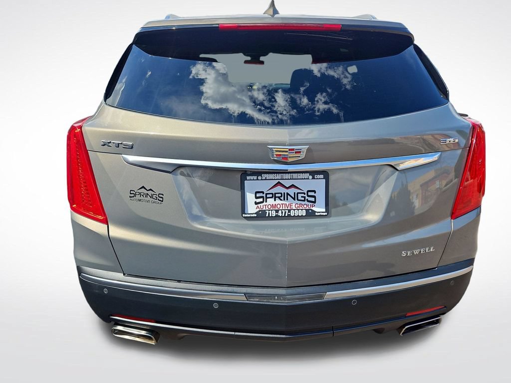 Used 2018 Cadillac XT5 Premium Luxury w/ Driver Assist Package FWD image 4