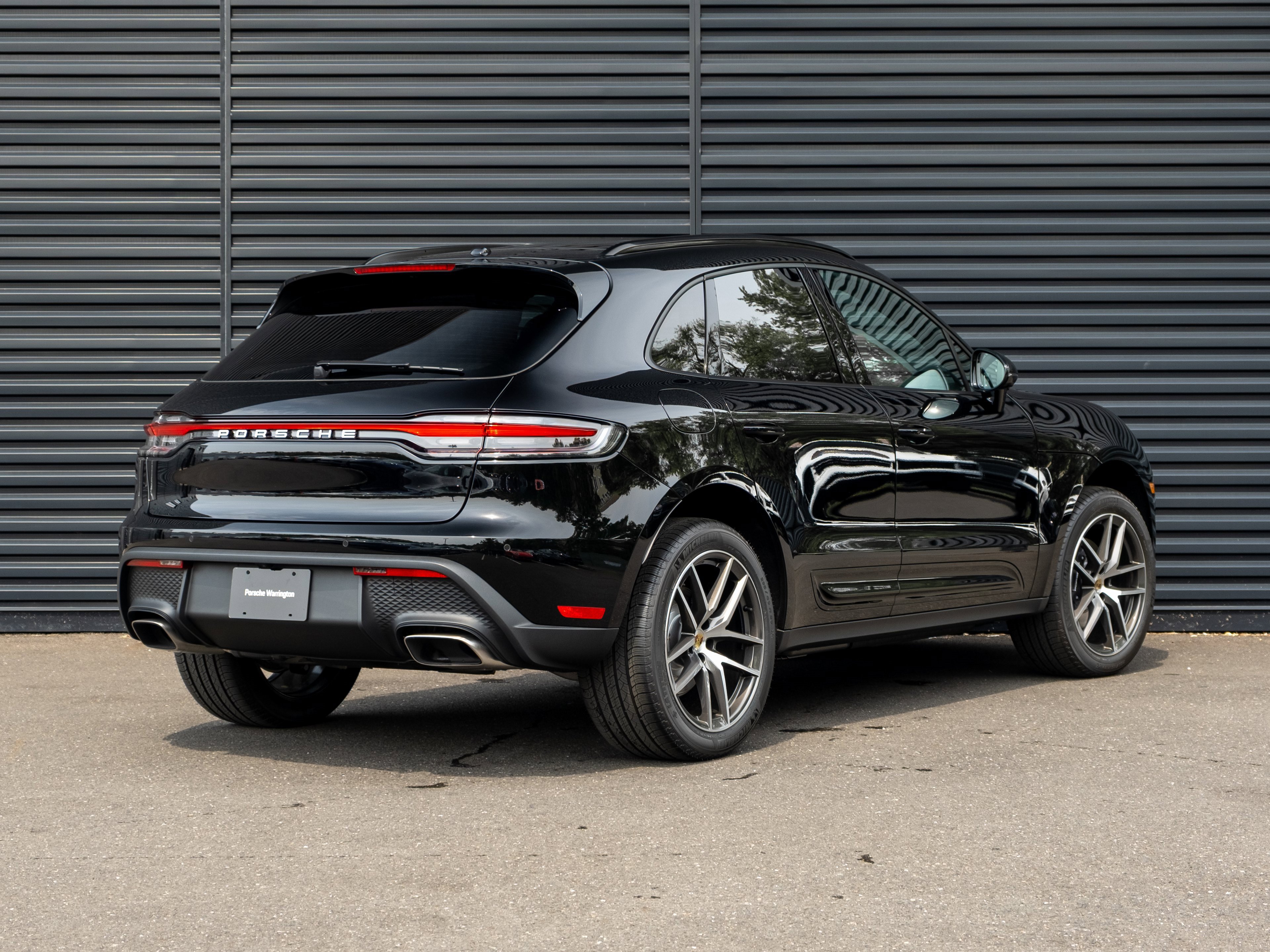 Certified 2025 Porsche Macan image 8
