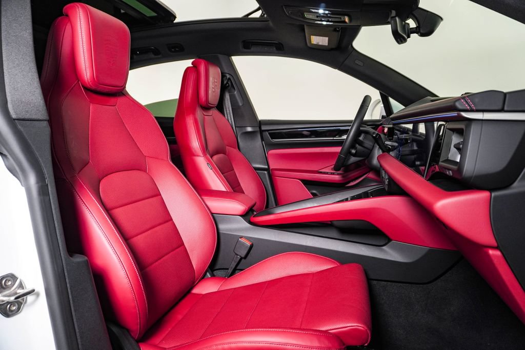 Certified 2025 Porsche Macan 4S Electric AWD/4WD image 15