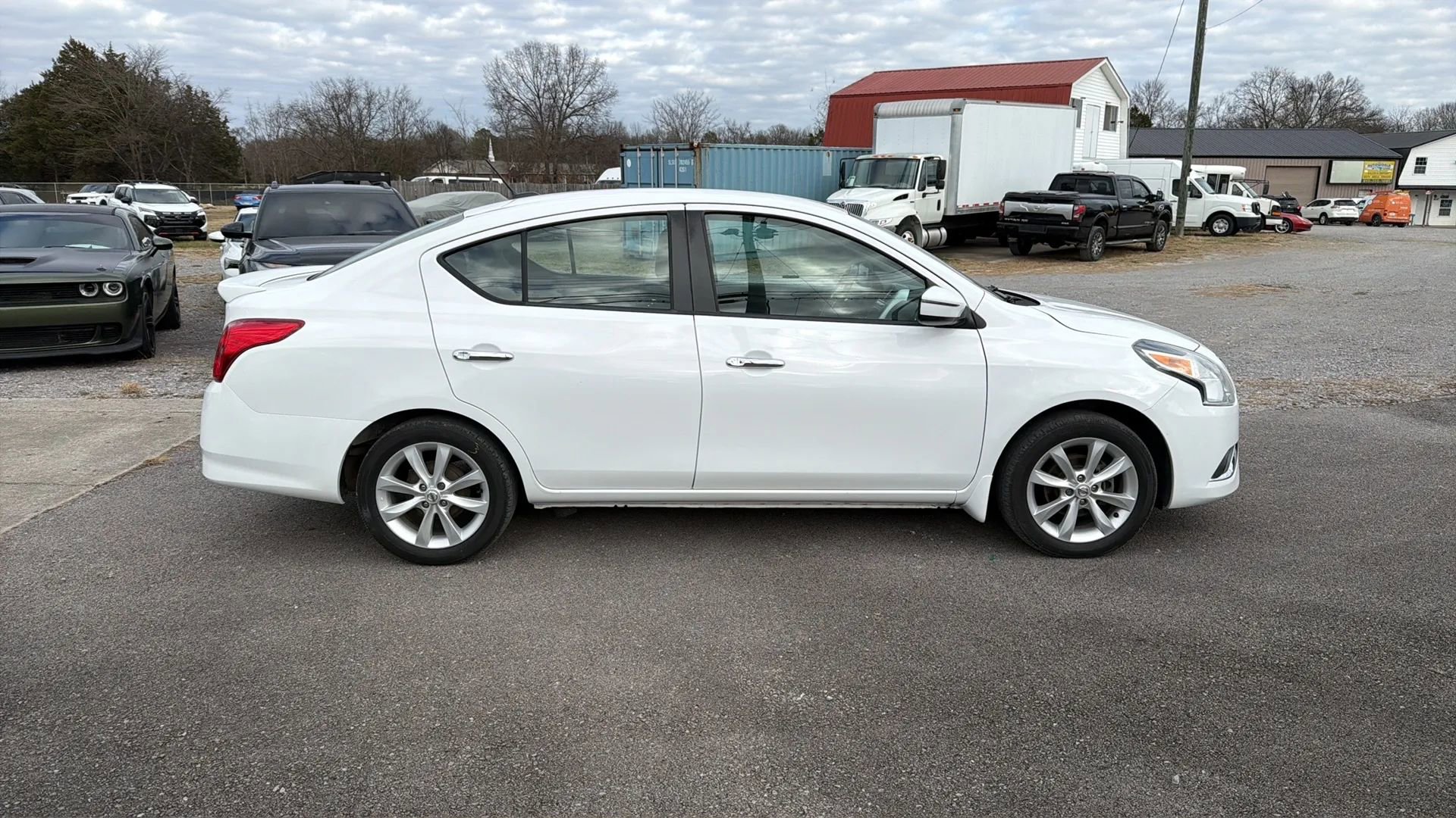 Used 2017 Nissan Versa SL image 3