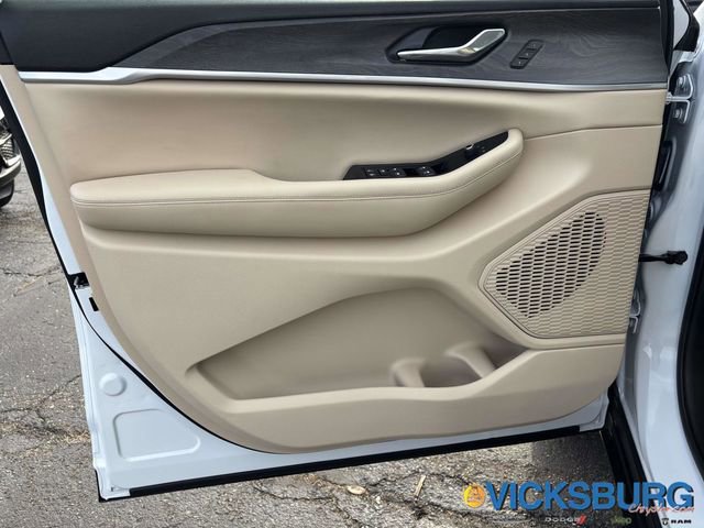 New 2025 Jeep Grand Cherokee Limited w/ Trailer Tow Package image 13