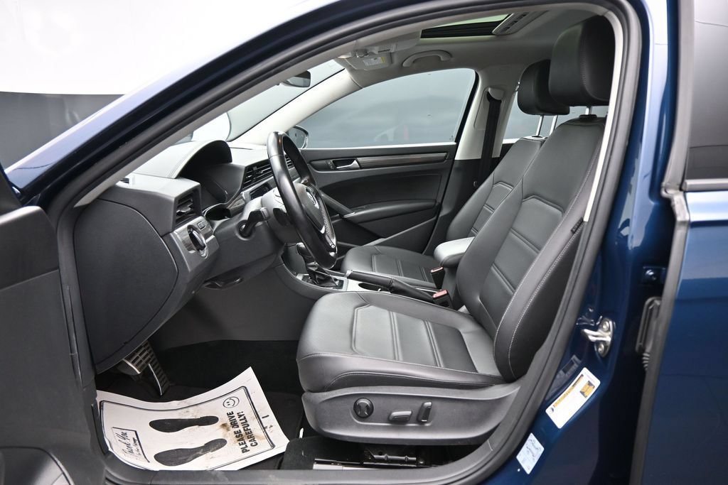 Used 2020 Volkswagen Passat 2.0T R-Line FWD image 9