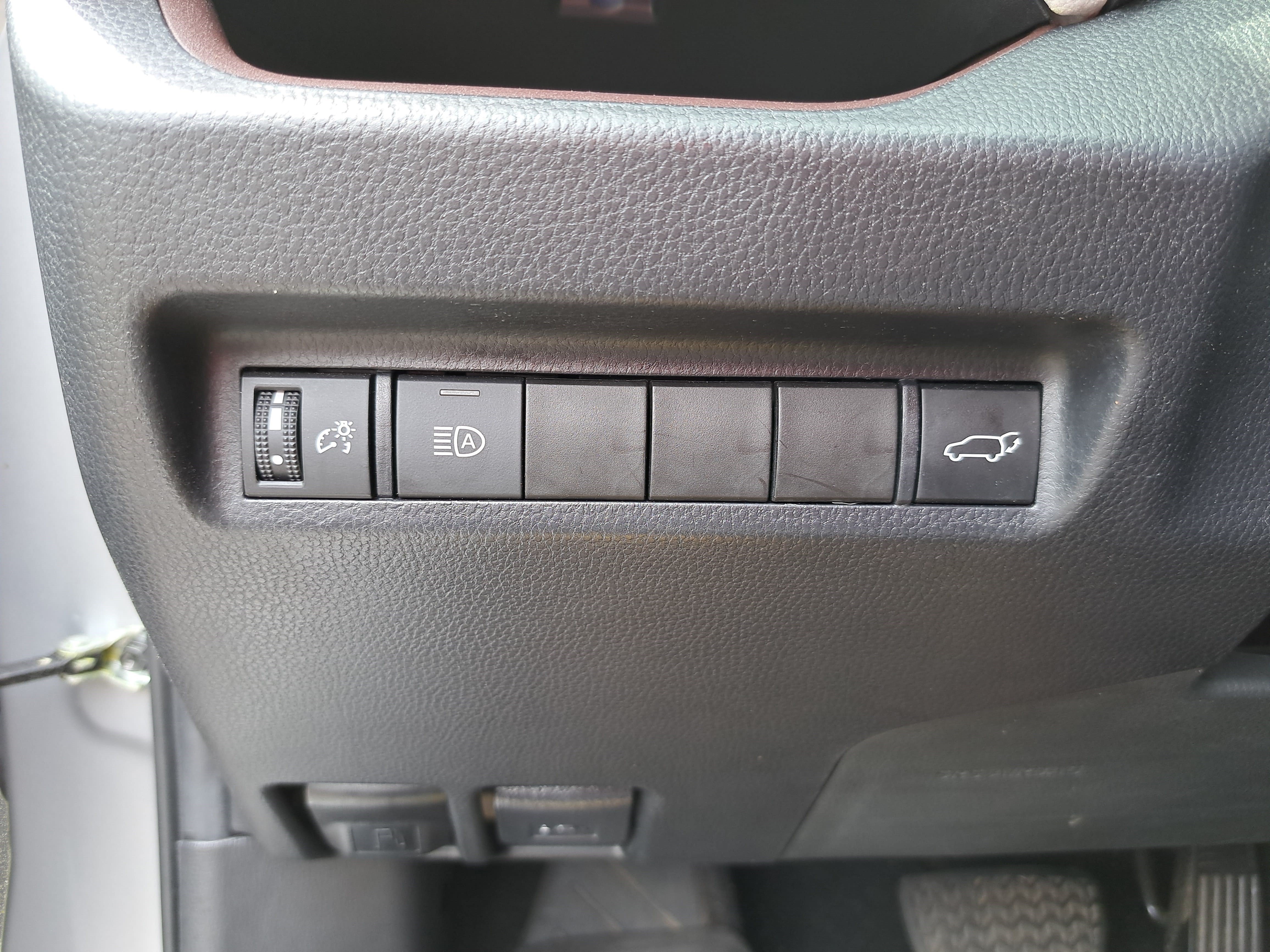 Used 2022 Toyota RAV4 Limited AWD/4WD image 24
