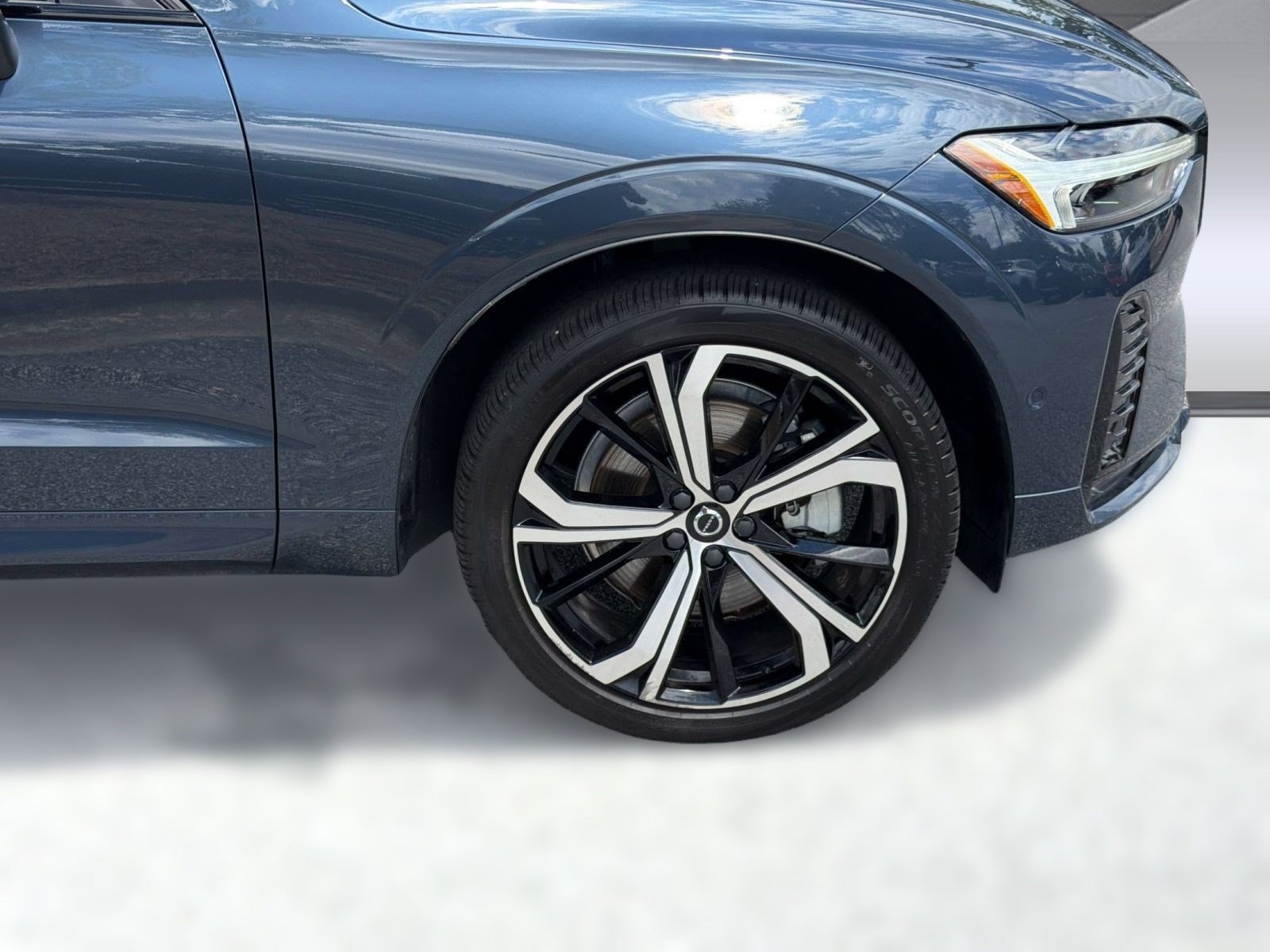 Certified 2024 Volvo XC60 B5 Ultimate w/ Protection Package Premier AWD/4WD image 12