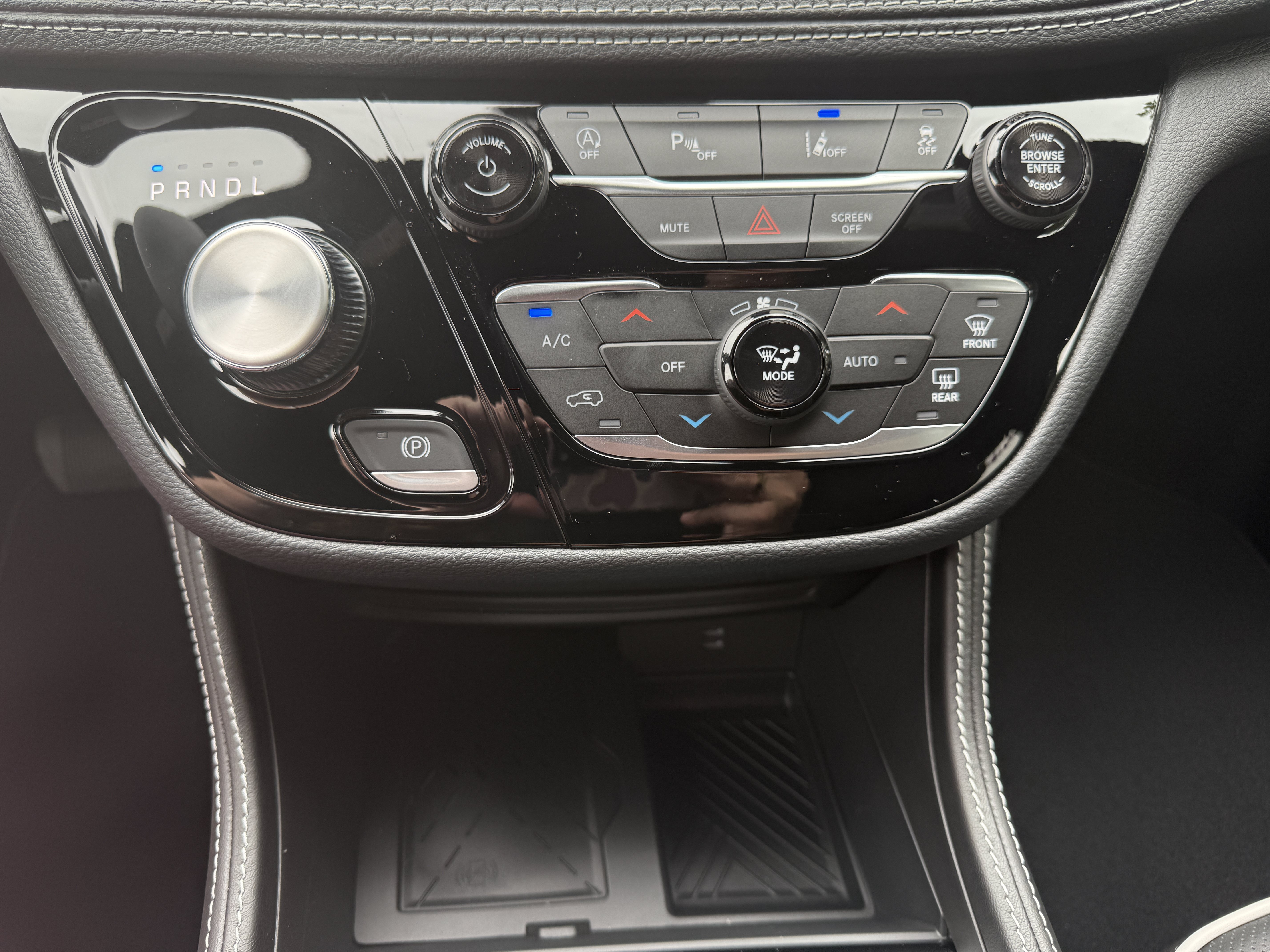 New 2026 Chrysler Pacifica Limited w/ S Appearance Package FWD image 13