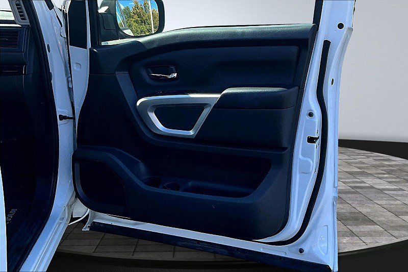 Used 2023 Nissan Titan SV image 26