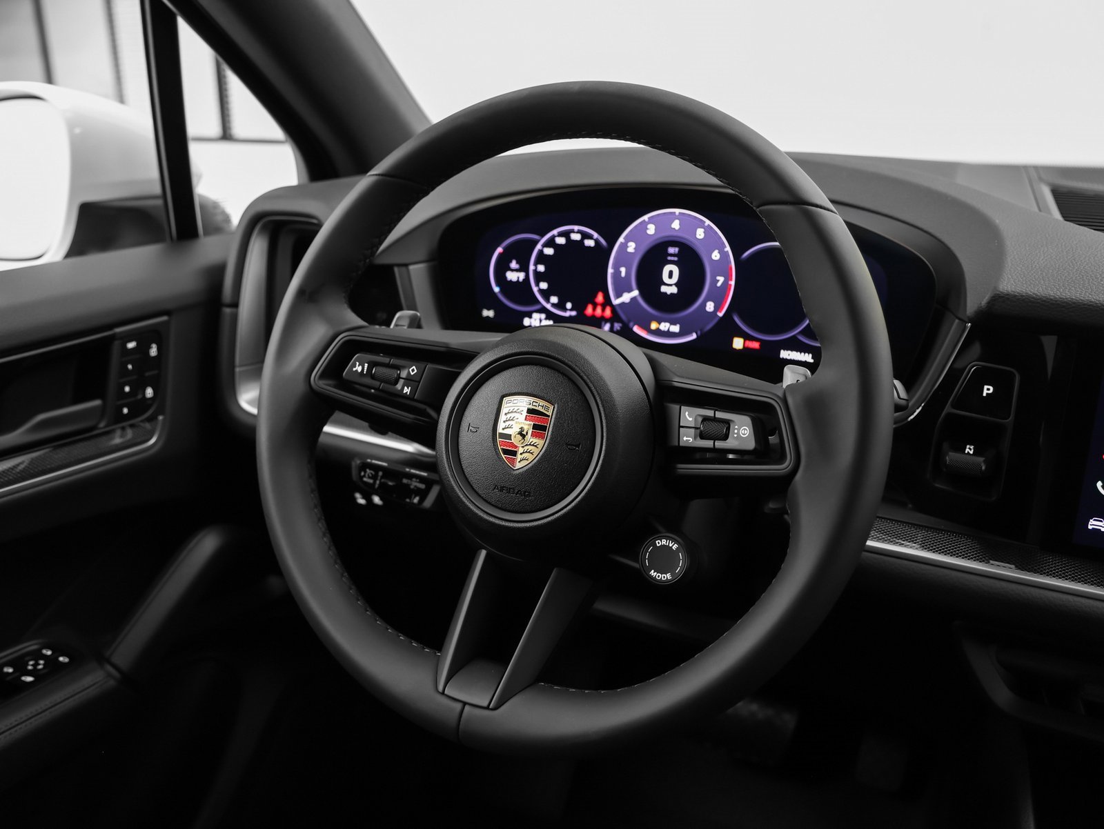Used 2025 Porsche Cayenne image 29