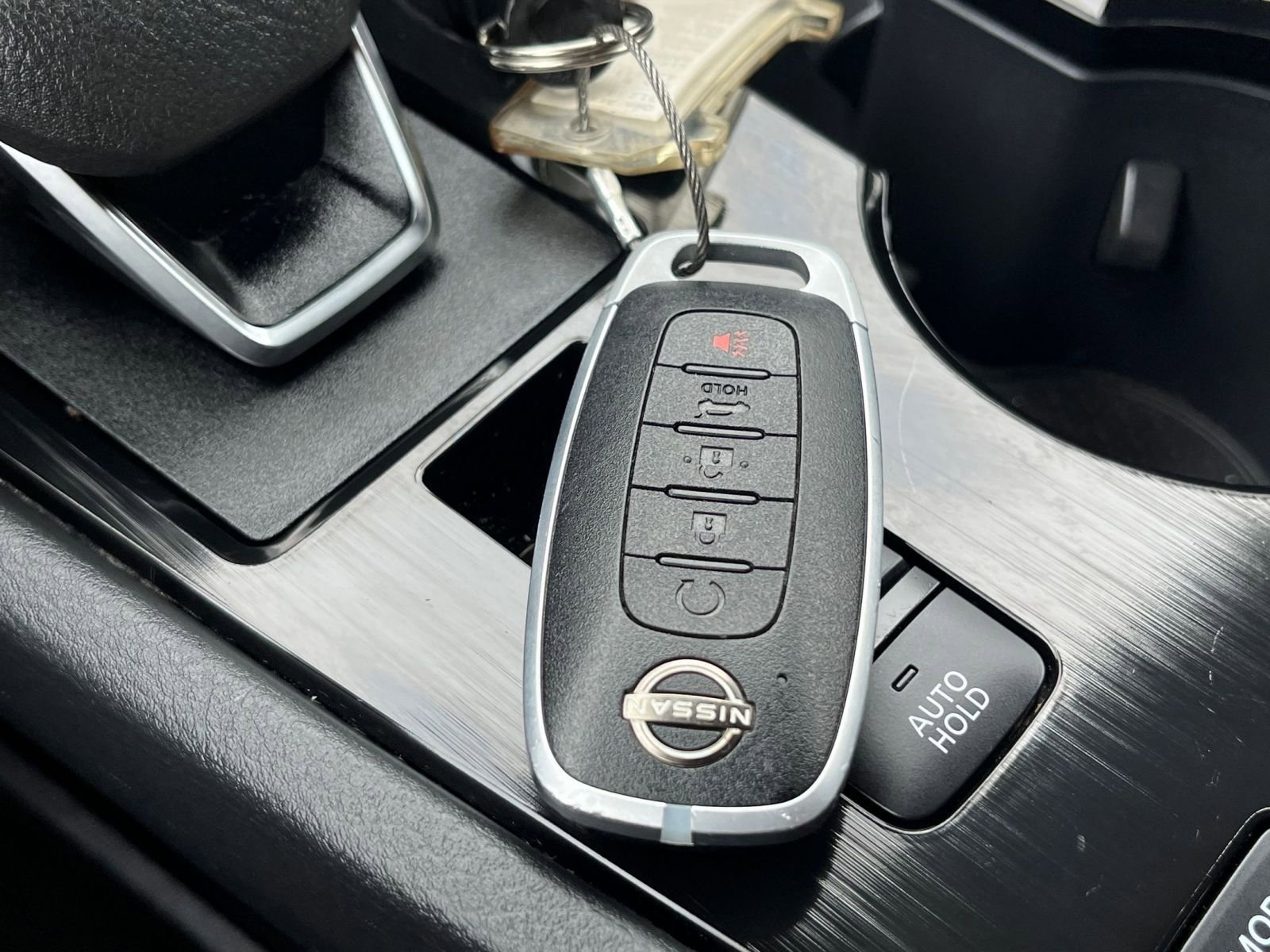 Used 2025 Nissan Rogue SV FWD image 27