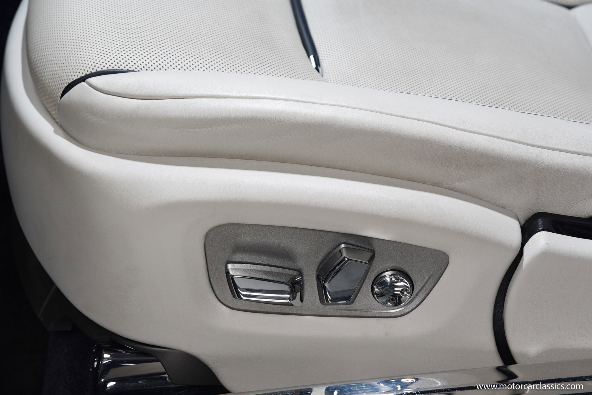 Used 2016 Rolls-Royce Dawn image 33