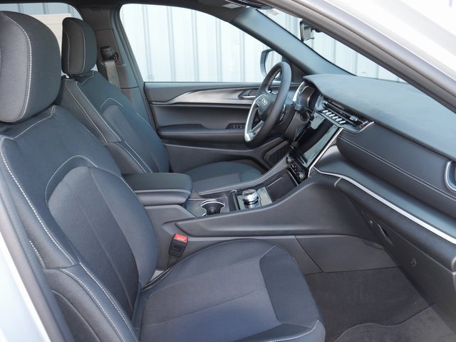 New 2025 Jeep Grand Cherokee Laredo image 25