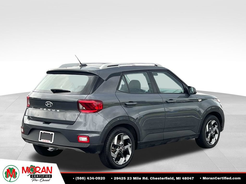 Used 2023 Hyundai Venue SEL FWD image 5
