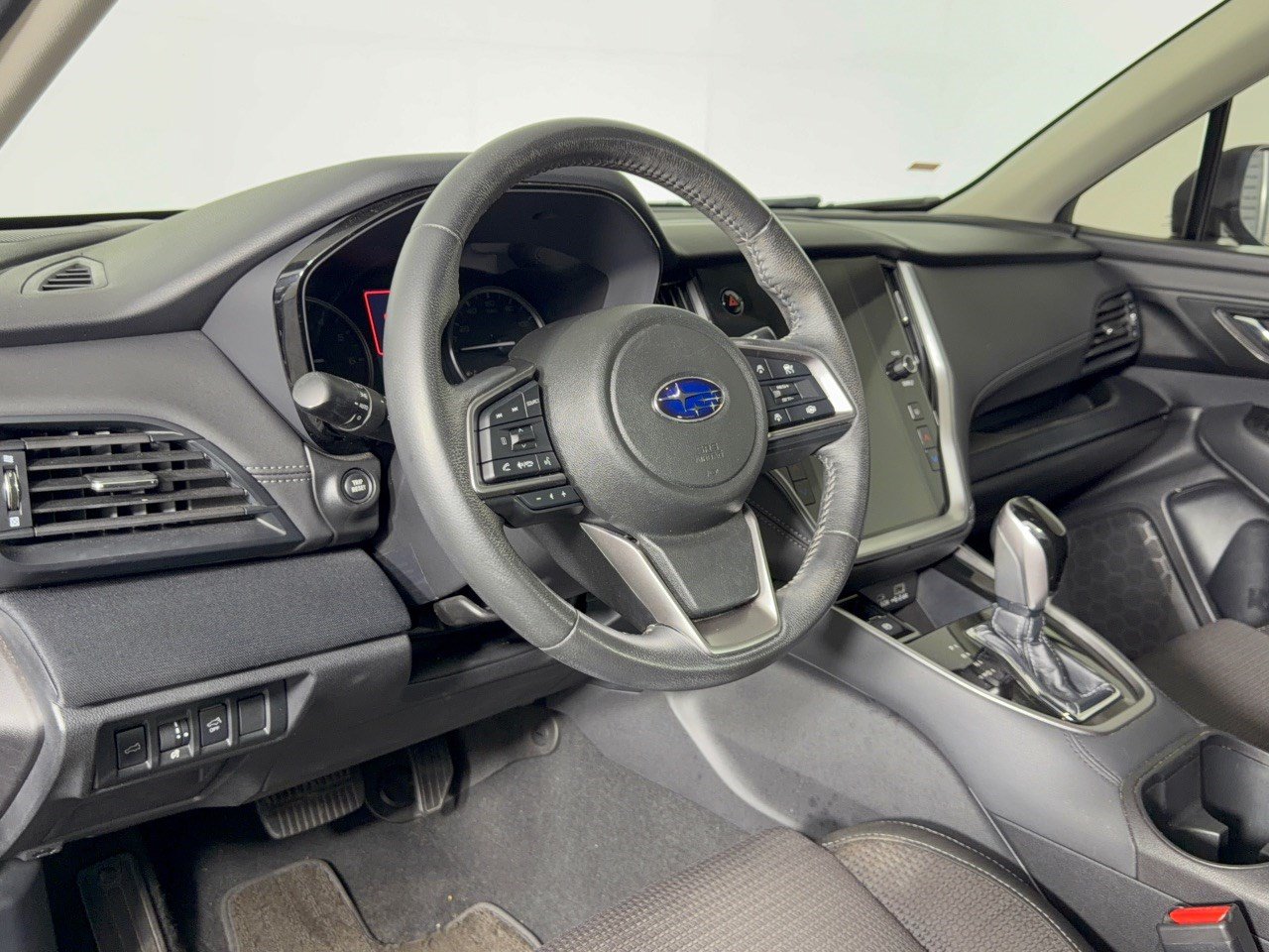 Used 2023 Subaru Outback Premium AWD/4WD image 4
