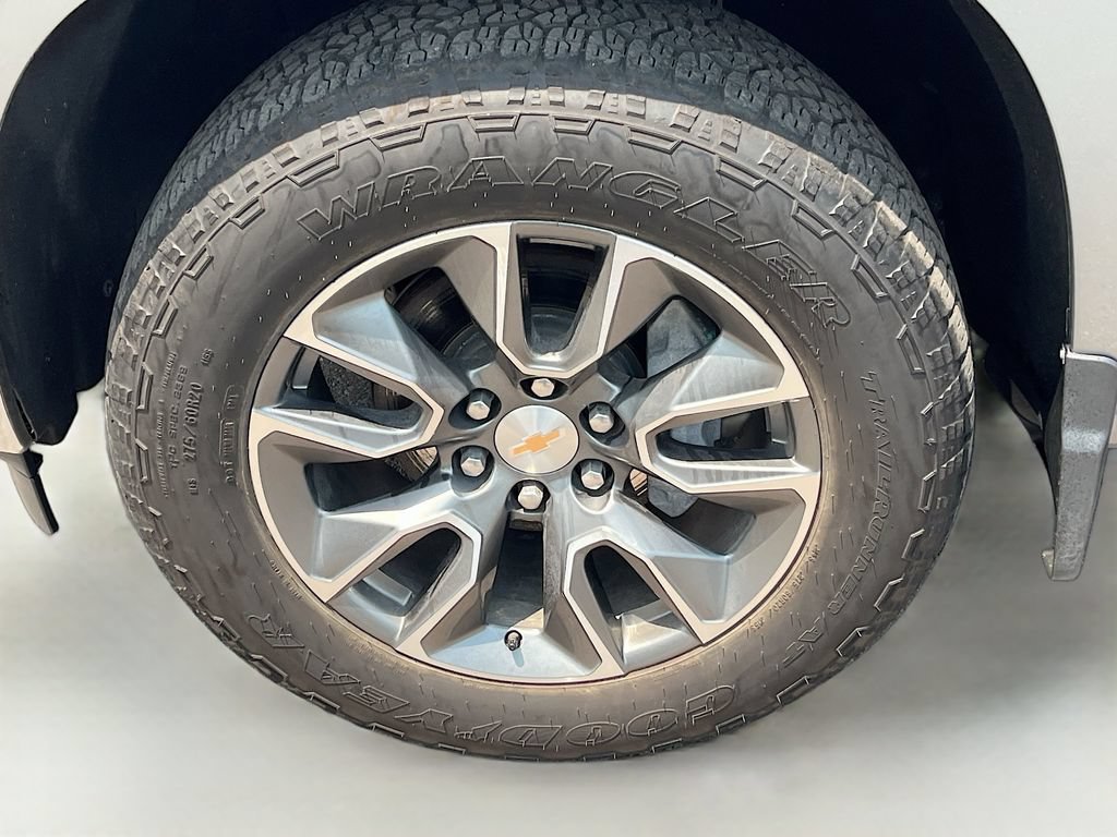 Used 2025 Chevrolet Silverado 1500 LT AWD/4WD image 29