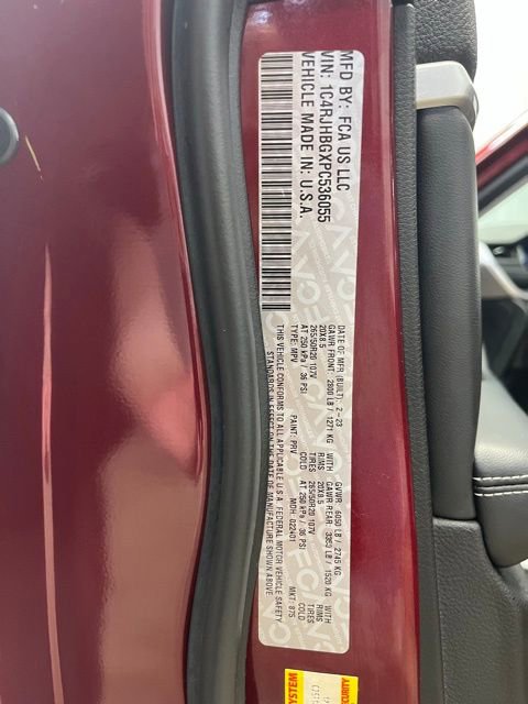 Used 2023 Jeep Grand Cherokee Limited w/ Black Appearance Package image 28