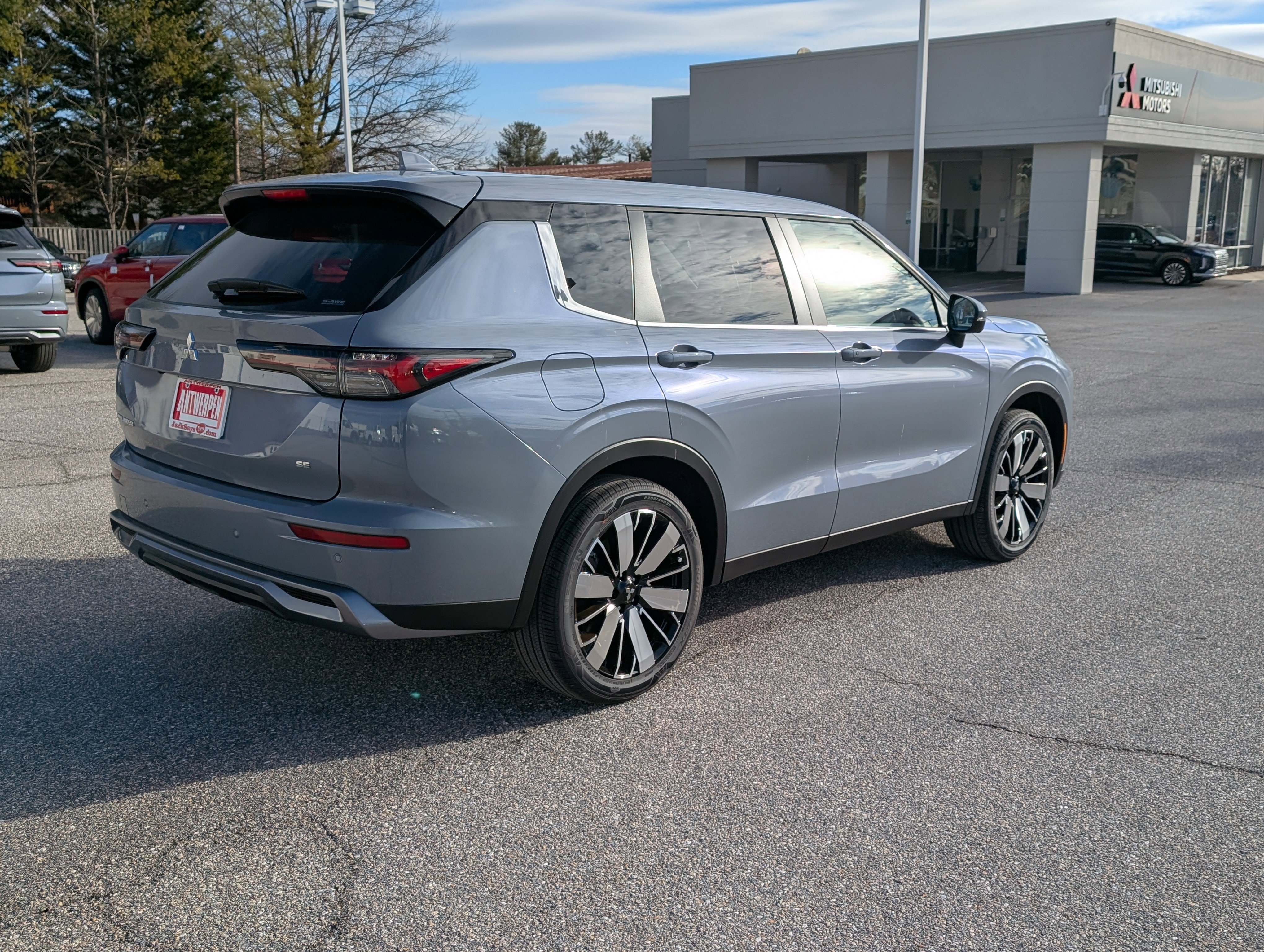 New 2026 Mitsubishi Outlander SE image 3