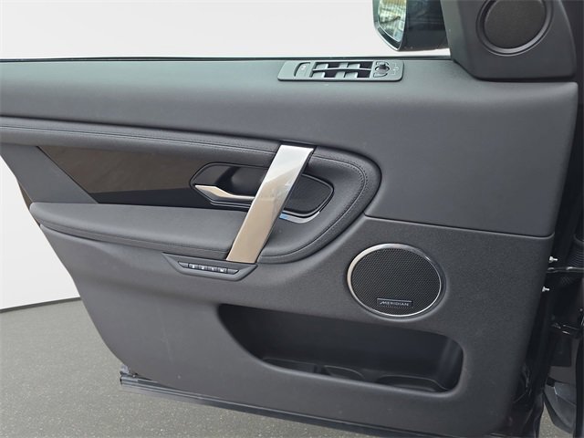 Used 2025 Land Rover Discovery Sport S image 27