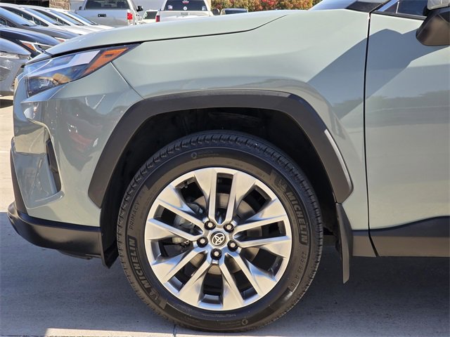Used 2023 Toyota RAV4 XLE Premium image 5