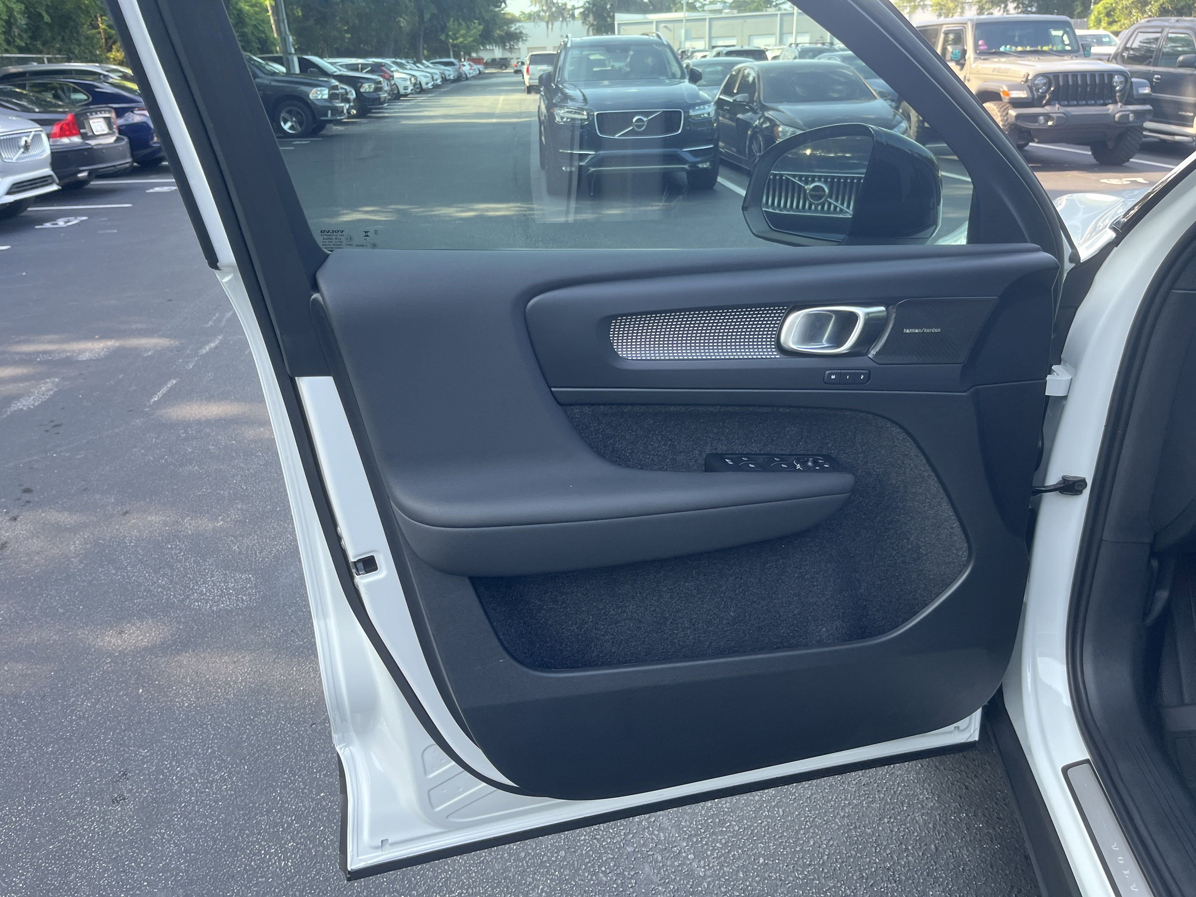 Used 2026 Volvo XC40 B5 Ultra w/ Protection Package Premier image 13