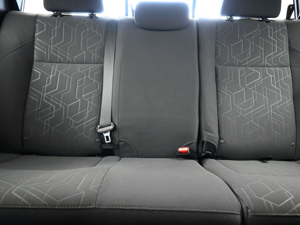 Used 2017 Toyota Tacoma TRD Off-Road image 30