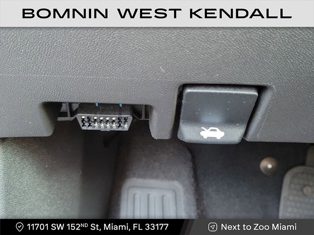 Used 2022 GMC Terrain SLE image 25