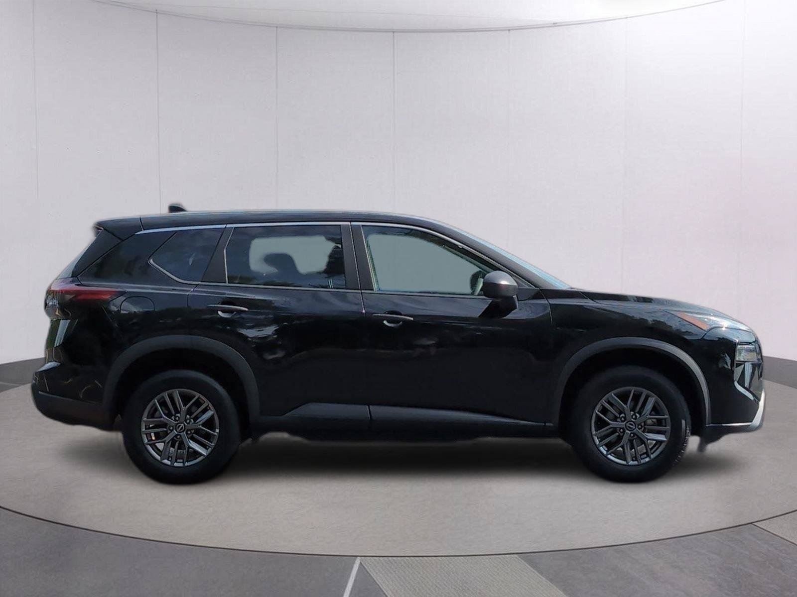 Used 2024 Nissan Rogue S AWD/4WD image 7