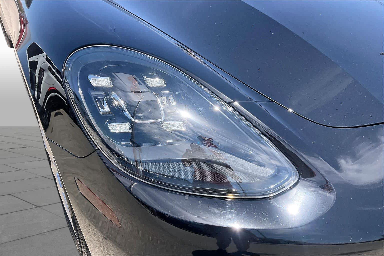 Used 2018 Porsche Panamera 4 AWD/4WD image 28