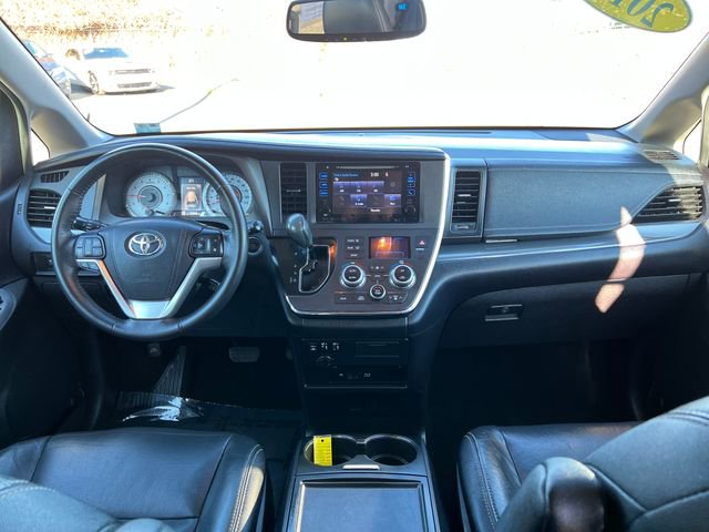 Used 2017 Toyota Sienna SE image 12