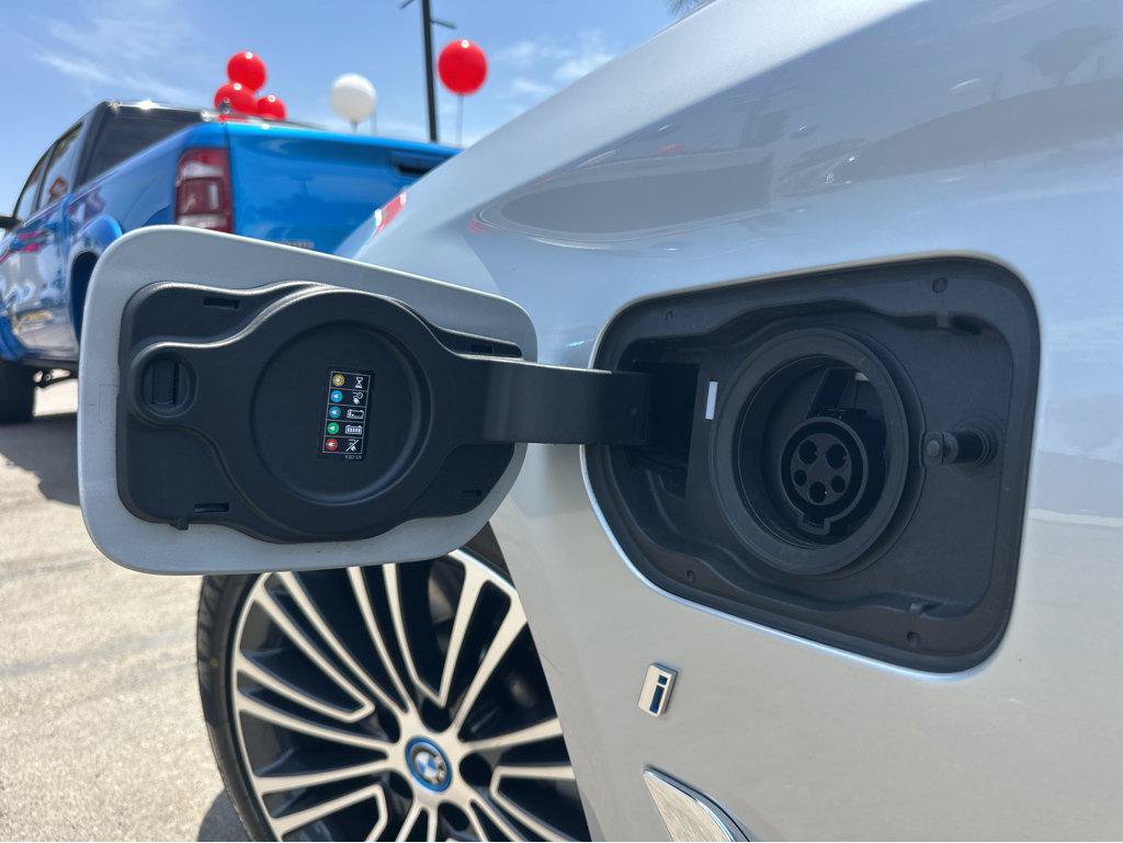 Used 2019 BMW 530e w/ Premium Package RWD image 40