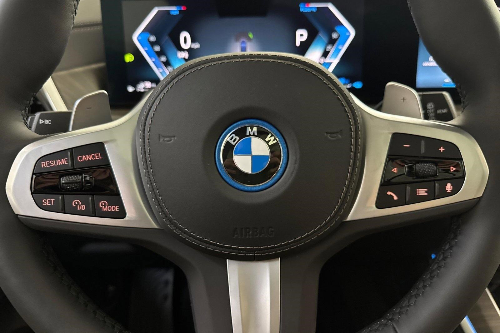 New 2026 BMW X5 xDrive50e w/ M Sport Package AWD/4WD image 17