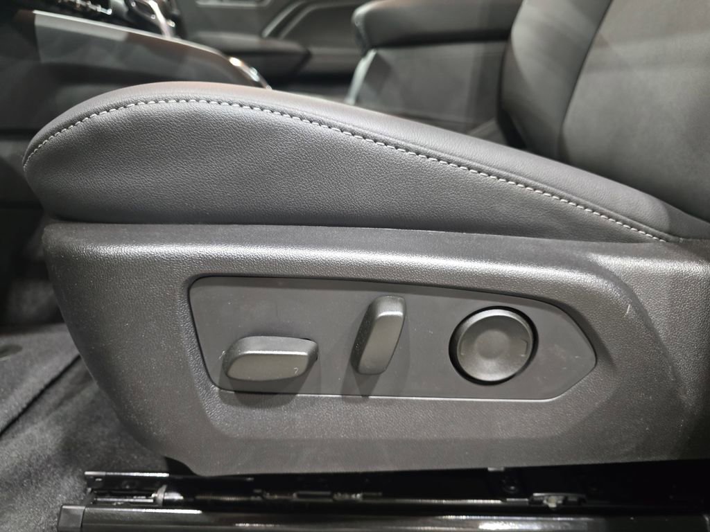 New 2026 GMC Canyon Elevation w/ Convenience Package RWD image 29