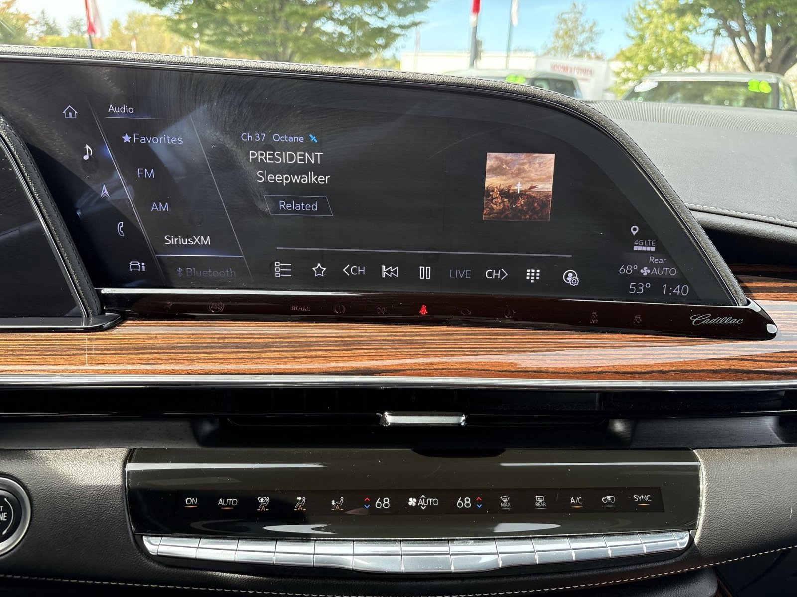 Used 2023 Cadillac Escalade Luxury AWD/4WD image 18