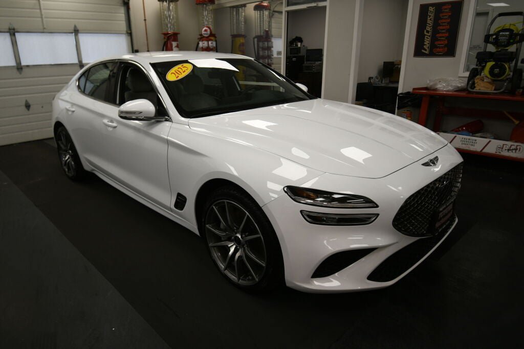 Used 2025 Genesis G70 2.5T AWD/4WD image 2