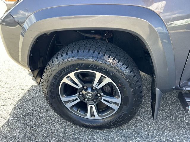Used 2016 Toyota Tacoma TRD Sport image 10
