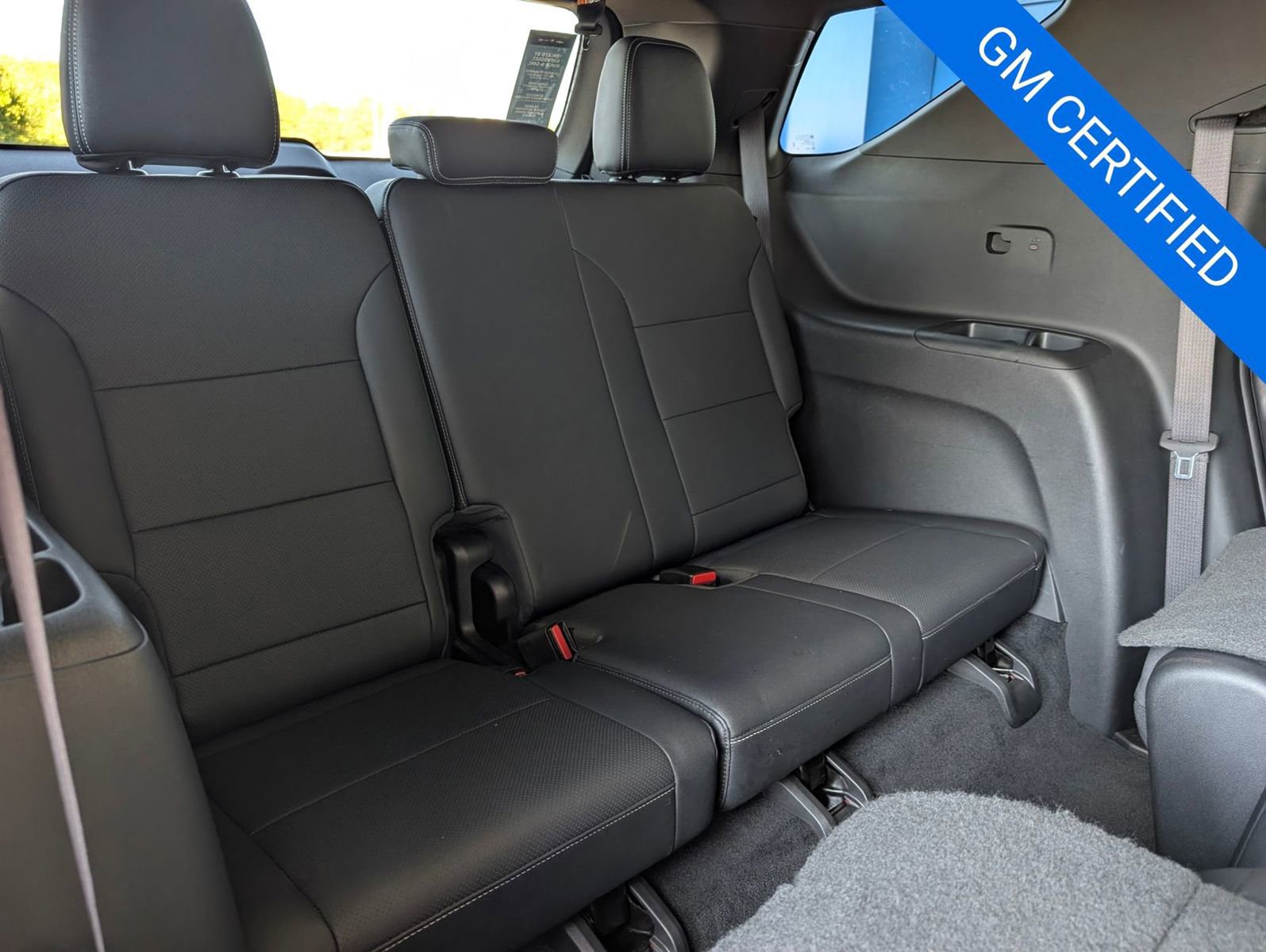 Used 2025 Chevrolet Traverse LT image 37