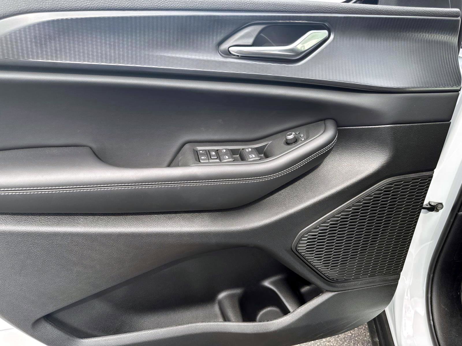 New 2025 Jeep Grand Cherokee L Altitude image 10